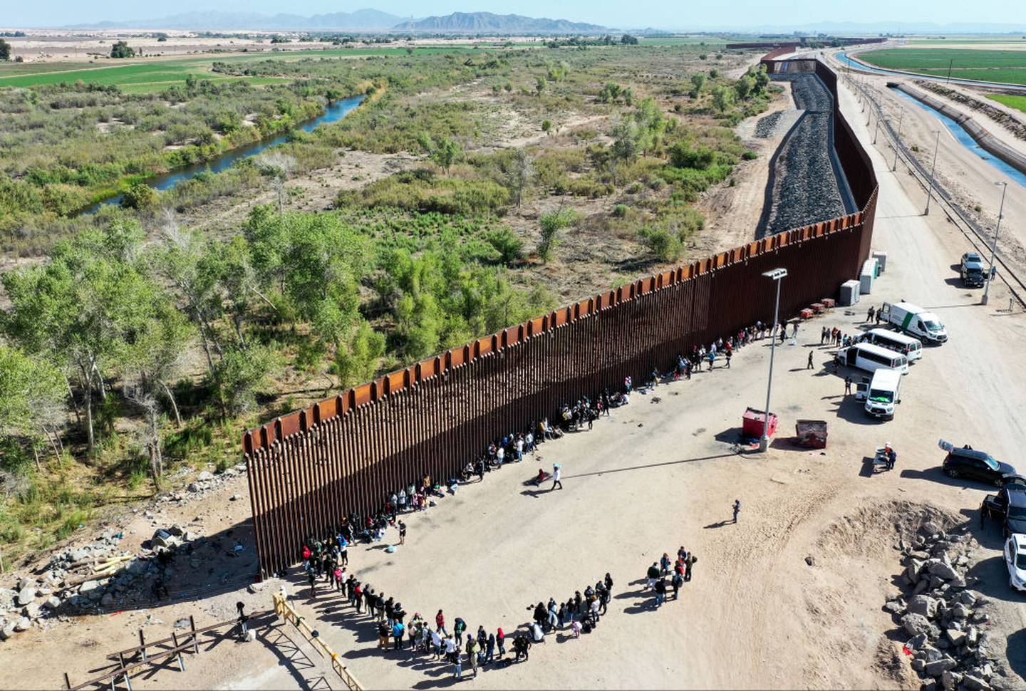 Migrantes Estados Unidos cerrará huecos del muro fronterizo en Arizona