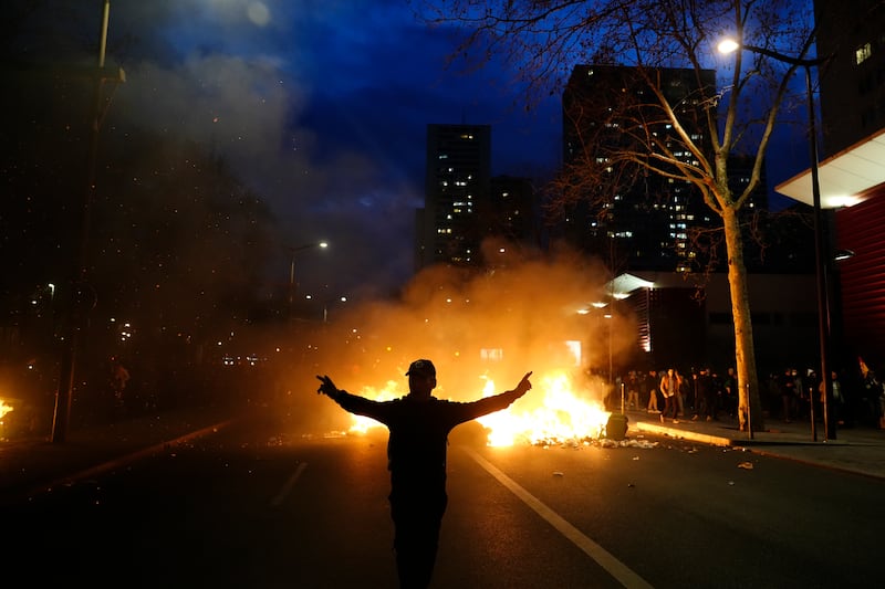 Francia: Protestas por reforma de pensiones en Paris deja medio centenar de detenidos