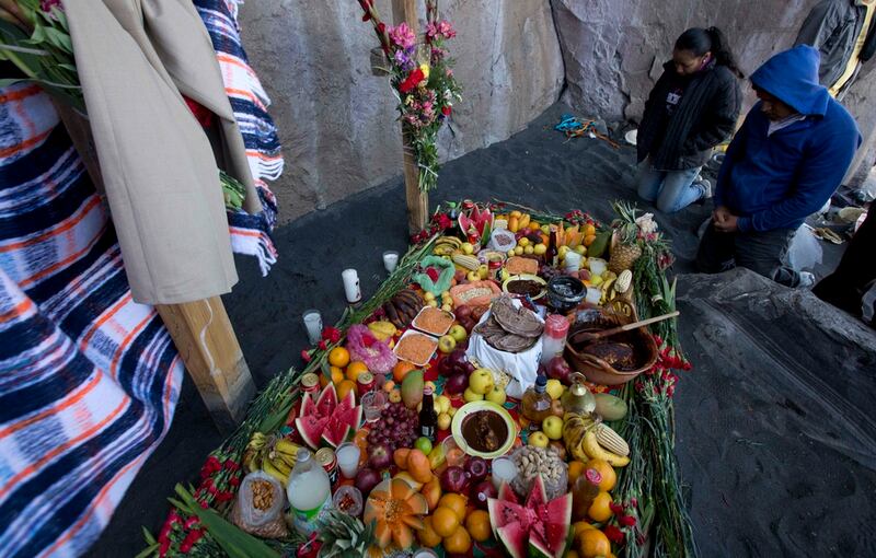 Volcán-Popocatépetl-mexicano-rinde-culto