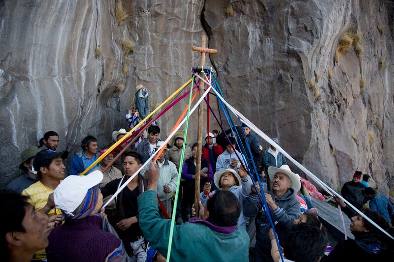 Volcán-Popocatépetl-mexicano-rinde-culto