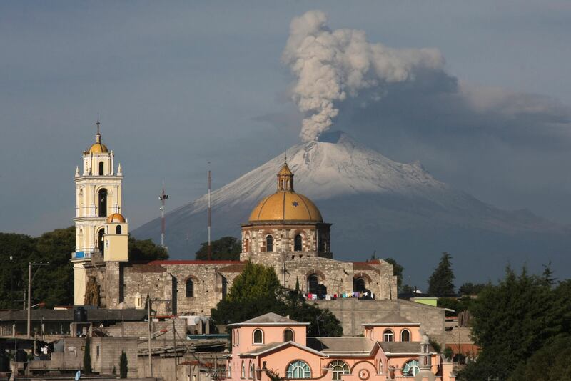 Volcán-Popocatépetl-mexicano-rinde-culto