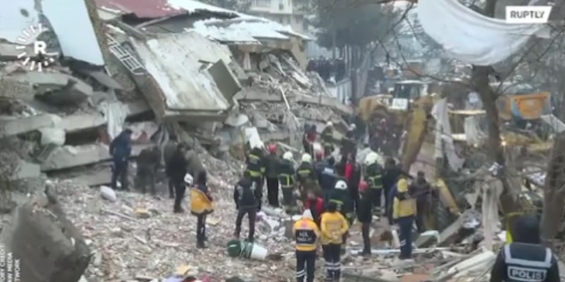 Terremoto mata mais de 1,2 mil na Turquia e Síria